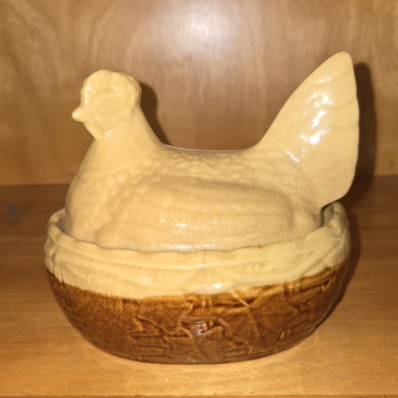 VINTAGE PV FRANCE yellow ware FARM POTTERY HEN ON NEST 1930s